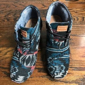Tom’s Desert Aztec Wedge Booties
